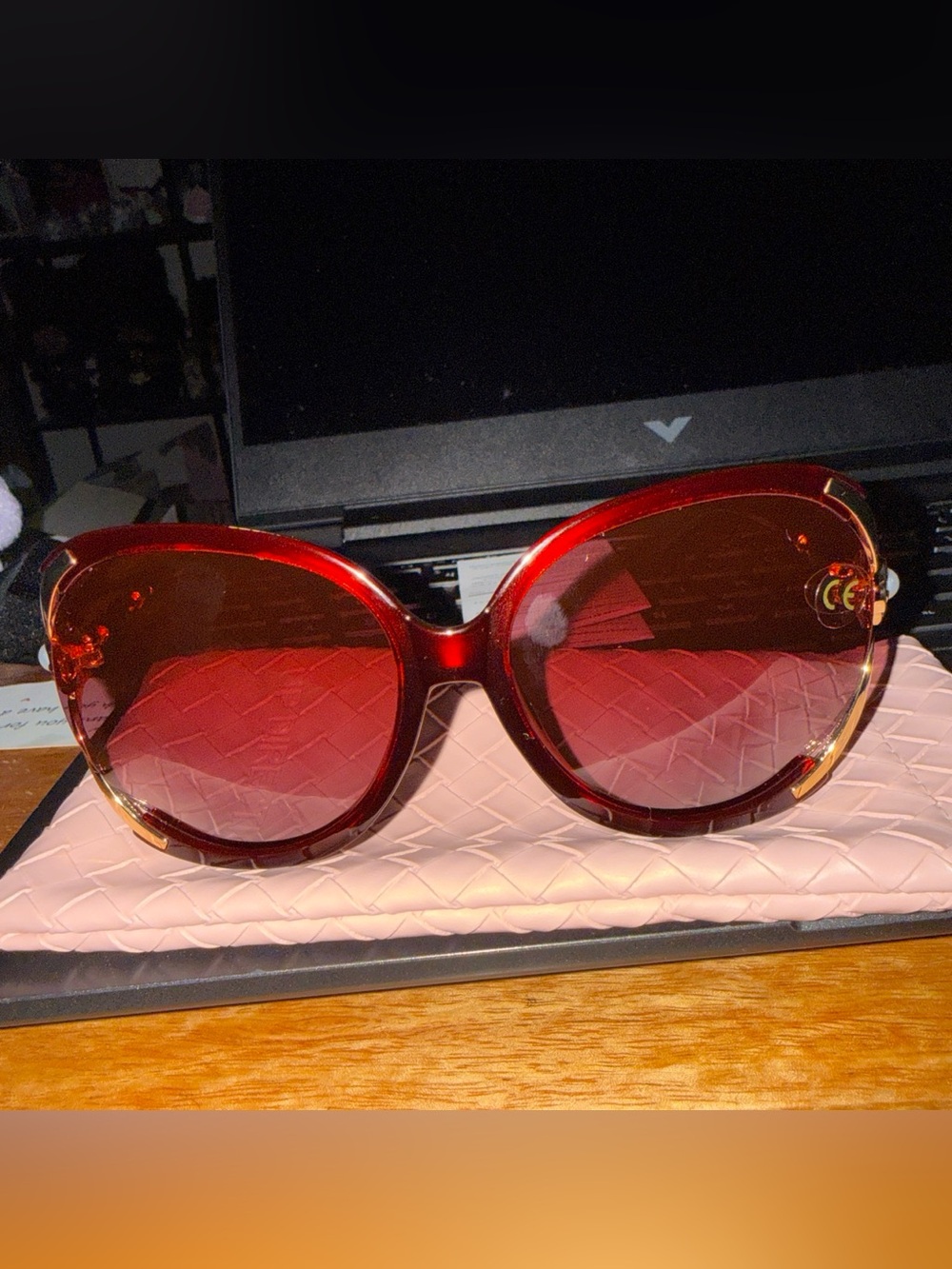 Stylish Red Women's Oversized Sunglasses